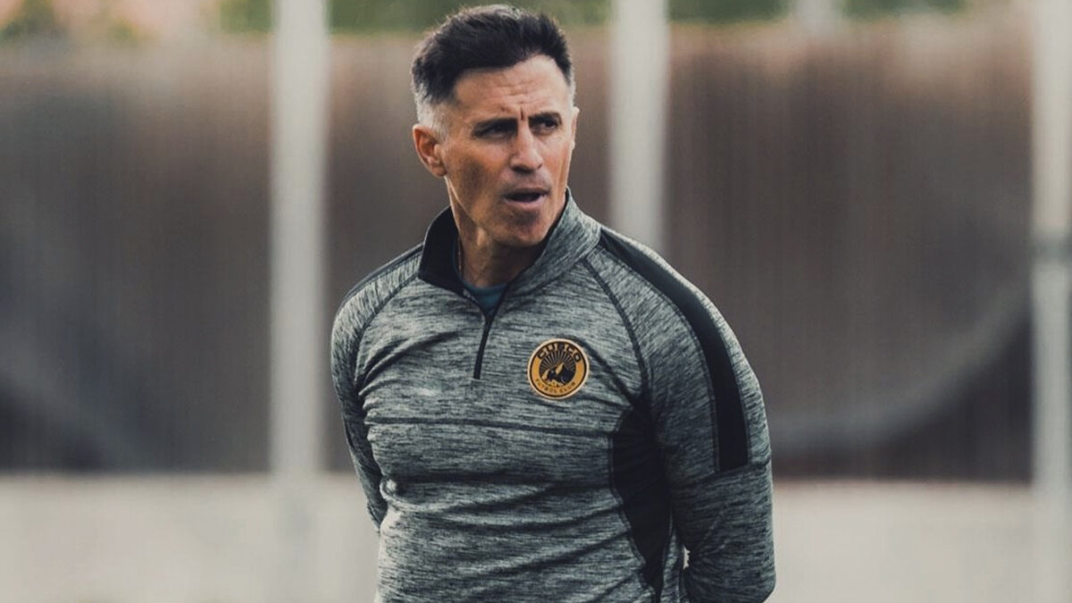 Oficial: Pablo Peirano es nuevo técnico de Independiente Santa Fe El técnico uruguayo Pablo Peirano regresará a Independiente Santa Fe después de 7 años. Reemplazará a Hubert Bodhert y ahora será el técnico del club, que buscará seguir entre los 8 primeros de la Liga.