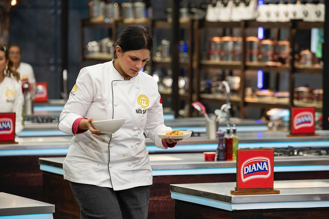 Operaron a Natalia Sanint, semi finalista de 'Masterchef Celebrity', ¿Qué le pasó? 1 Operaron a Natalia Sanint, semi finalista de 'Masterchef Celebrity', ¿Qué le pasó? La concursante del reality de RCN, Natalia Sanint, compartió a través de sus redes sociales una fotografía hablando sobre su recuperación luego de la cirugía a la que se sometió.