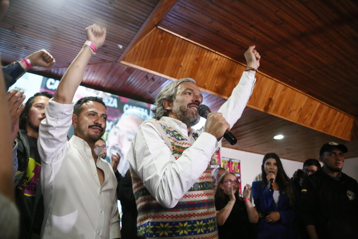 Oviedo se convirtió en una revelación política 1 Oviedo se convirtió en una revelación política Juan Daniel Oviedo se consolidó como segundo en la competencia por la alcaldía de Bogotá, por encima de Gustavo Bolívar, y alcanzó más de 600 mil votos.