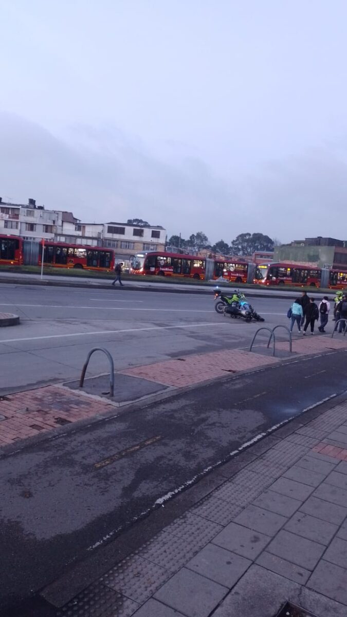Peatón falleció accidentalmente en la localidad de Antonio Nariño 2 Peatón falleció accidentalmente en la localidad de Antonio Nariño En la tarde de este lunes 30 de octubre, un trágico accidente le quitó la vida a un peatón.