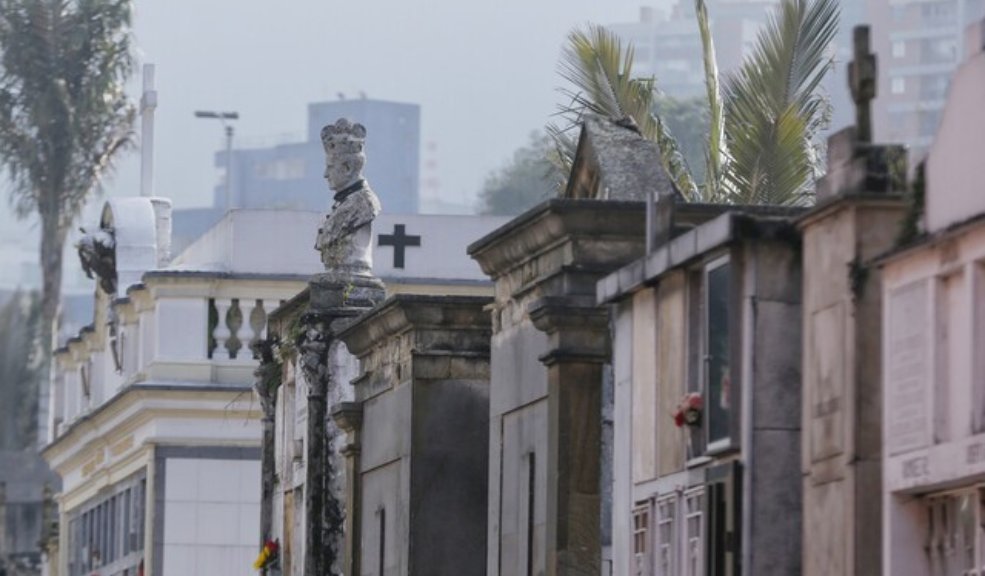 Aclaran que no hay emergencia sanitaria en servicios funerarios en Bogotá 4 Aclaran que no hay emergencia sanitaria en servicios funerarios en Bogotá La Uaesp aclaró que no existe una emergencia sanitaria o ambiental en Bogotá relacionada con el servicio público funerario luego de las dudas por la continuidad de los servicios funerarios a cargo de los Cementerios Distritales de Bogotá.
