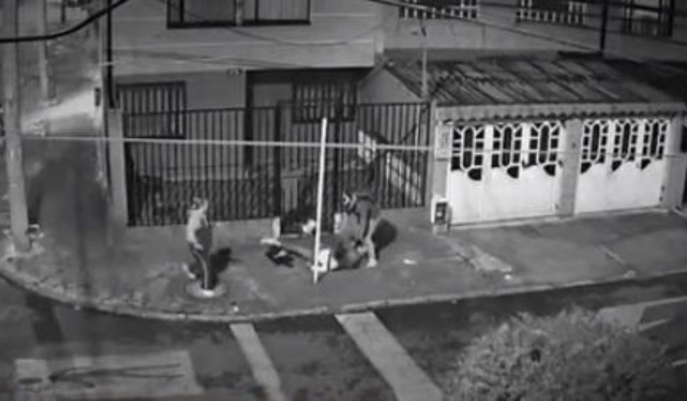 Motoladrones golpearon en el piso a 2 mujeres para robarlas en Rafael Uribe