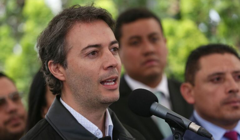 "No puedo quedarme de brazos cruzados": Daniel Quintero tras renunciar a la alcaldía de Medellín