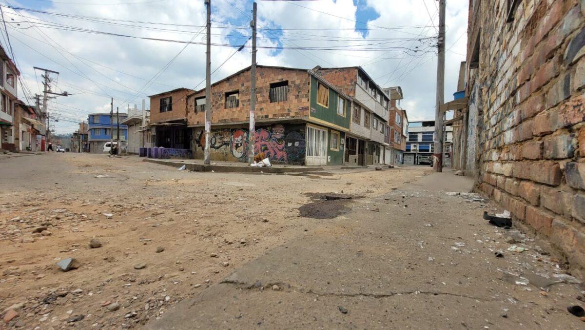 Riña en Soacha deja trágico accidente automovilístico El pasado 16 de octubre, en el municipio de Soacha, se vivió una dramática pelea que trajo como consecuencia que una mujer estrellara fuertemente su carro.