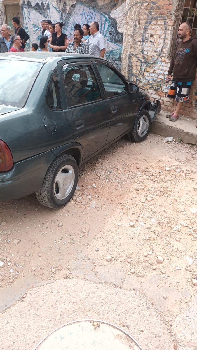 Riña en Soacha deja trágico accidente automovilístico El pasado 16 de octubre, en el municipio de Soacha, se vivió una dramática pelea que trajo como consecuencia que una mujer estrellara fuertemente su carro.