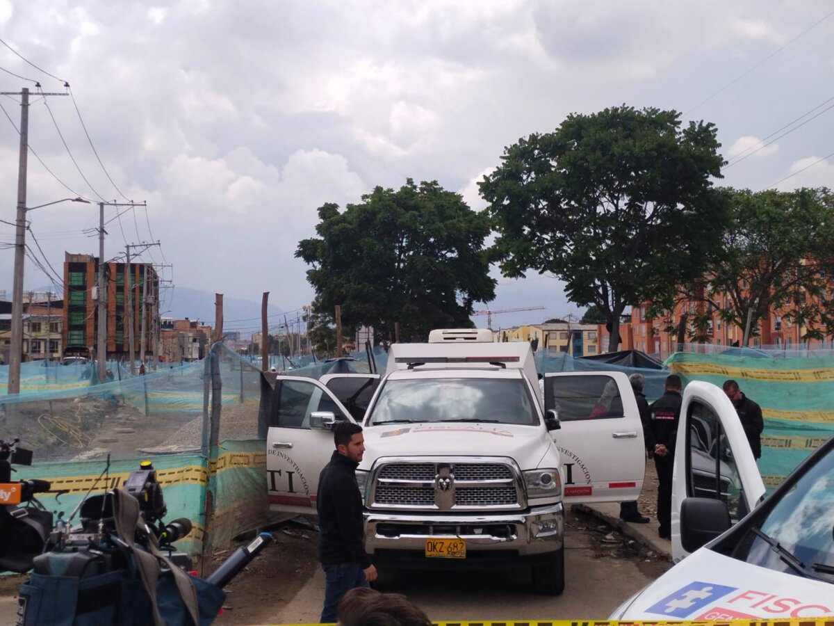 Se conoce la causa de muerte del hijo de sujeto asesinado en Usaquén Aunque las primeras hipótesis apuntaban a que el menor habría muerto producto de un infarto, las autoridades confirmaron que también fue impactado por una bala.
