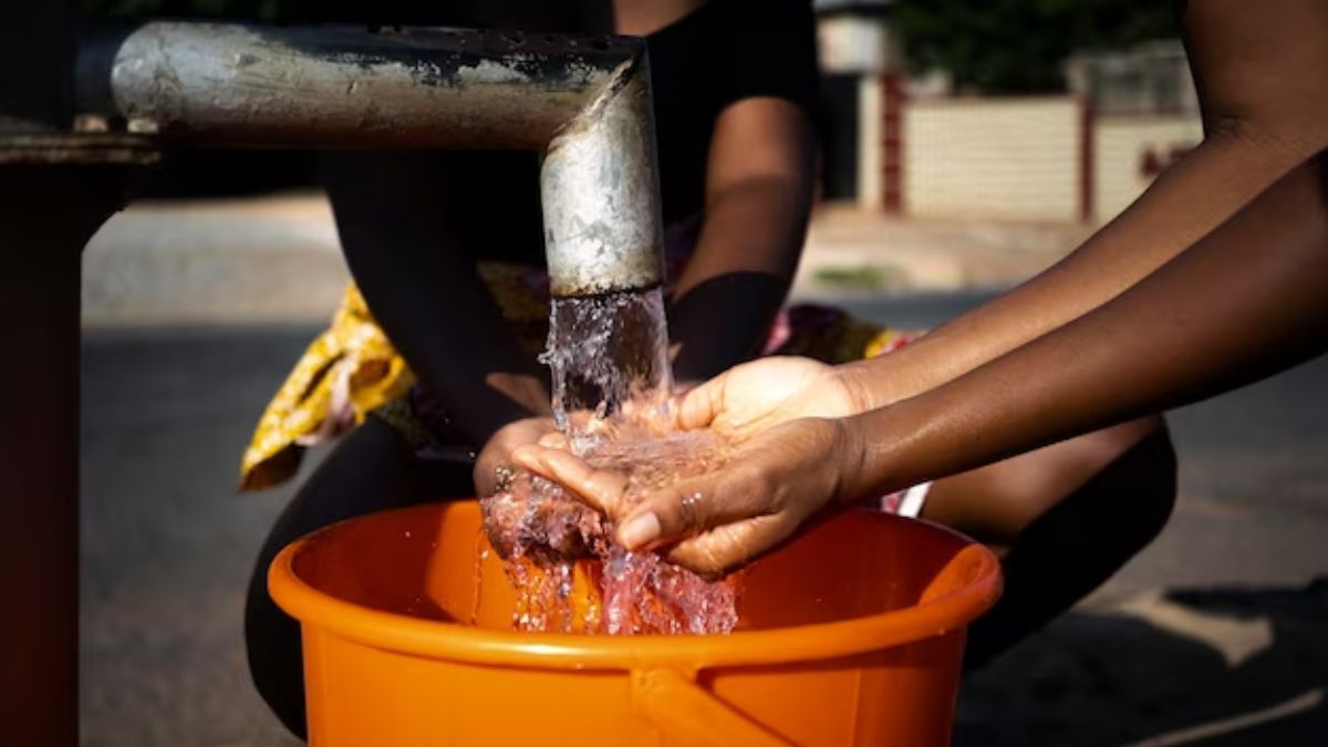 Ojo a los cortes de agua programados para mañana 3 Ojo a los cortes de agua programados para mañana Debido a obras de reparación y mantenimiento de las redes de distribución de agua en algunos sectores de la ciudad y para garantizar el suministro continuo a toda la ciudadanía, la Empresa de Acueducto y Alcantarillado de Bogotá (EEAB), suspenderá temporalmente el servicio en diferentes puntos.