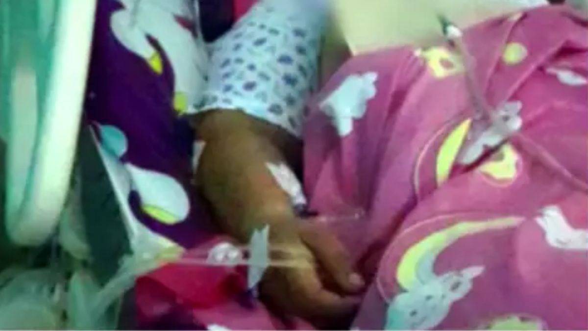 Atroz intento de feminicidio en Soacha: su pareja le propinó 16 heridas La mujer fue vilmente apuñalada en 16 oportunidades por parte de su pareja sentimental, al interior de un apartamento en el sector de Hogares, en Soacha.