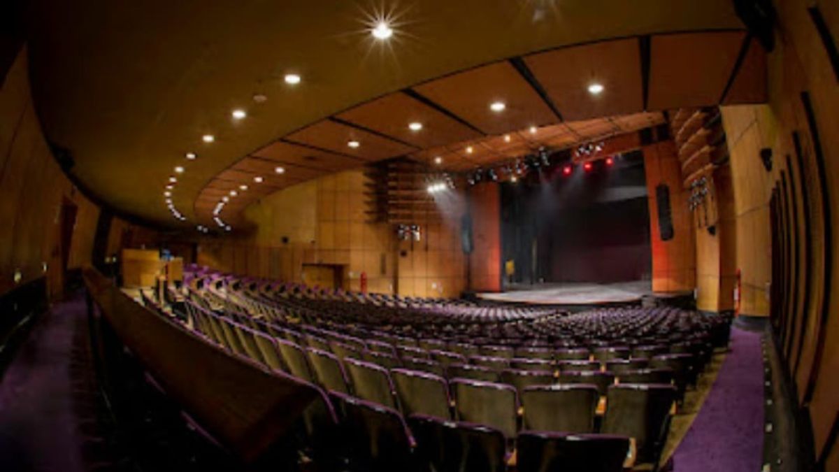 'Susurros del más allá' un recorrido para conocer los secretos del Teatro Jorge Eliécer Gaitán Con la llegada de octubre, los recorridos de experiencias paranormales y la oportunidad para conocer los misterios que se esconden en Bogotá se adueñan de la ciudad, por eso llega 'Susurros del más allá' en el teatro Jorge Eliécer Gaitán.