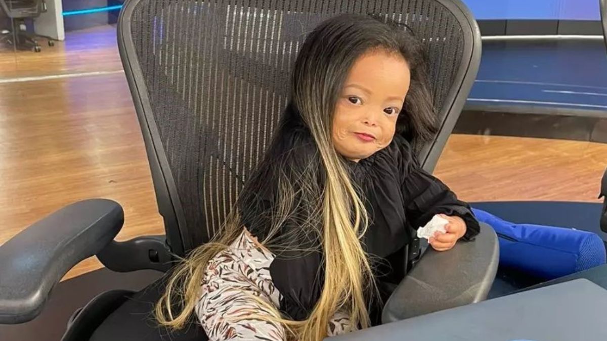 Diana Moreno, la mujer más pequeña de Colombia Diana Carolina Moreno tiene 29 años y es considerada, hasta el momento, como una de las personas más pequeñas de Colombia y Latinoamérica.