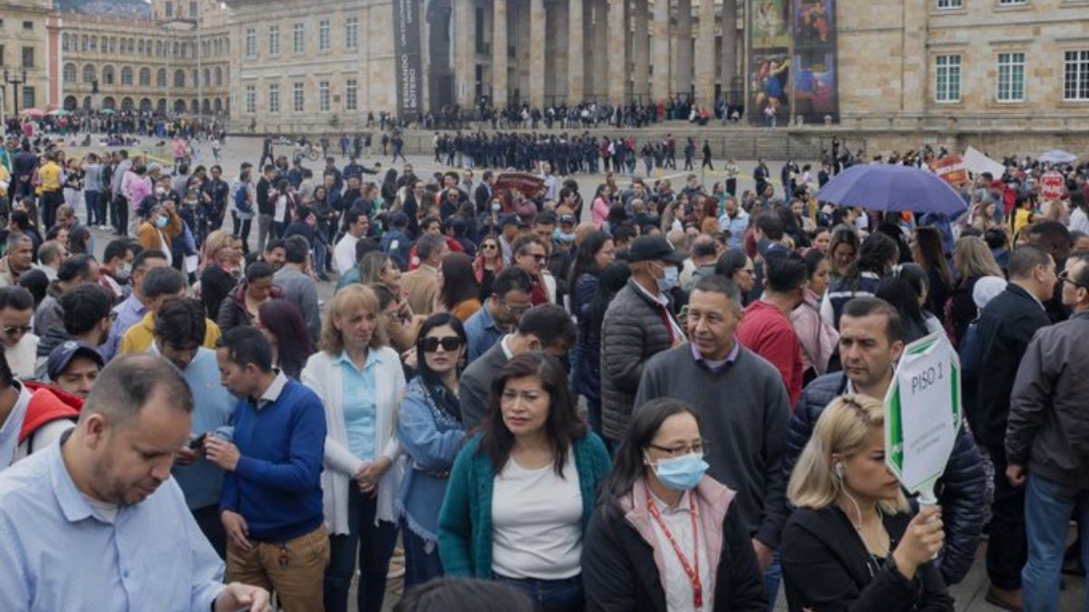 Más de 3 millones de bogotanos participaron en el Simulacro de Evacuación Distrital Durante la mañana de este miércoles se llevó a cabo el Simulacro de Evacuación Distrital organizado y convocado desde el Instituto Distrital de Gestión de Riesgos y Cambio Climático (Idiger). Este evento se realizó con el objetivo de preparar a la comunidad ante posibles emergencias de gran magnitud.  