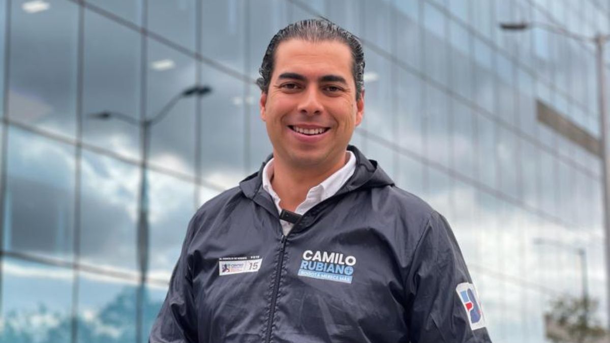 Camilo Rubiano busca hacerle control político a las obras de Bogotá Q'HUBO habló con el candidato del Centro Democrático al Concejo de Bogotá, Camilo Rubiano, y nos reveló las principales problemáticas que hay que resolver en la capital del país. Esto fue lo que nos dijo: