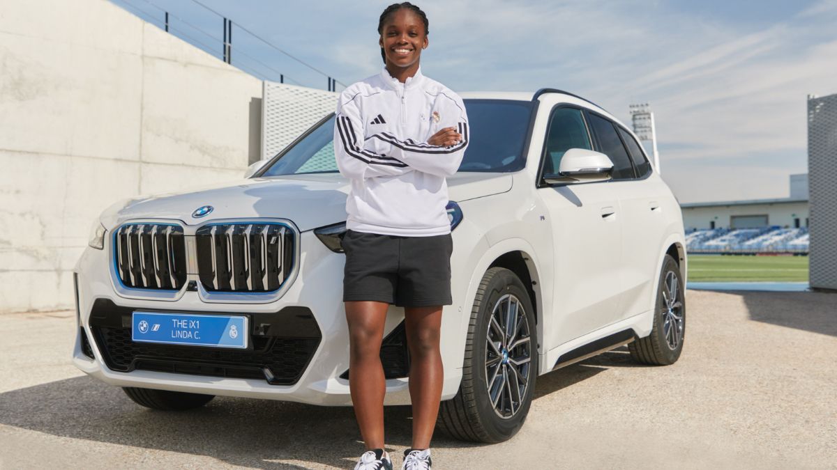 Vea el carrazo que le dieron a Linda Caicedo, la futbolista colombiana del Real Madrid 1 Vea el carrazo que le dieron a Linda Caicedo, la futbolista colombiana del Real Madrid El Real Madrid le entregó a Linda Caicedo y a cada una de sus futbolistas, un lujoso auto de la marca BMW. Le contamos cuál modelo escogió la vallecaucana.