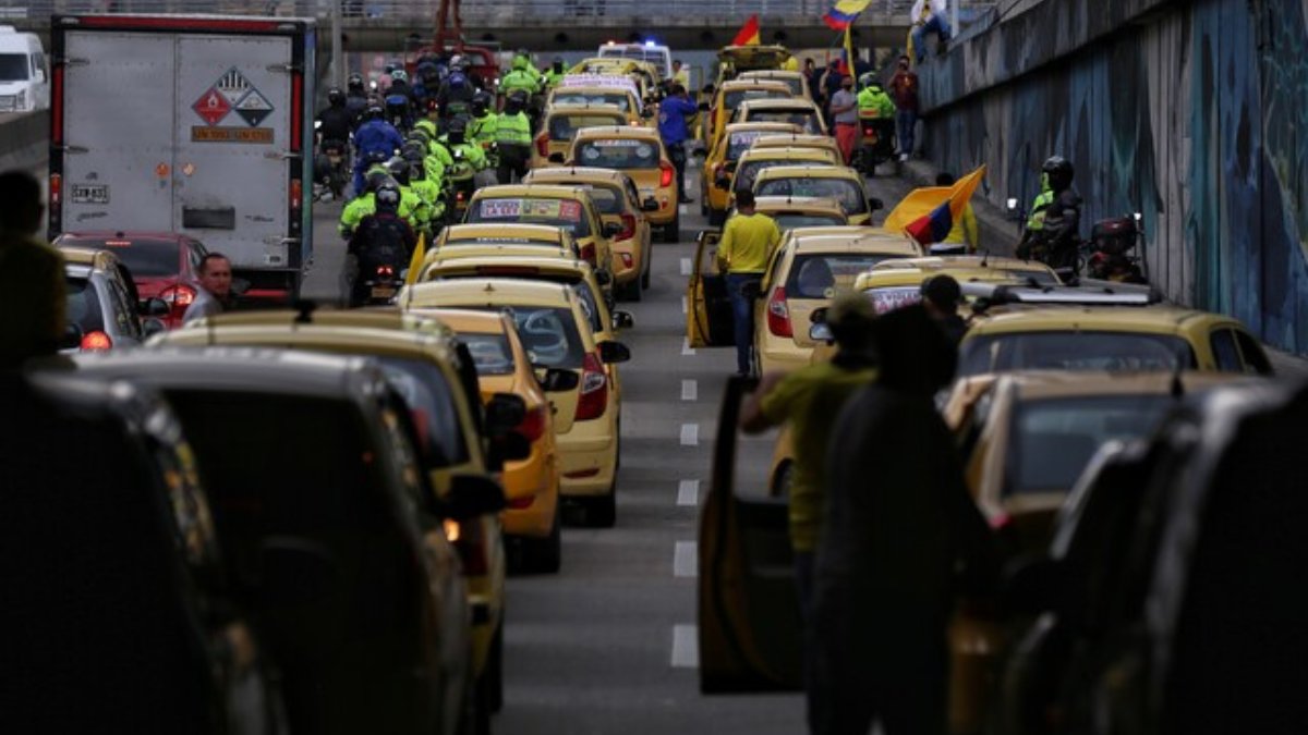 ¡Prepárese! Este 25 de octubre habrá paro de taxistas 2 ¡Prepárese! Este 25 de octubre habrá paro de taxistas El gremio de taxistas confirmó paro este miércoles, por inconformidades con el Gobierno. Serán 7 puntos de concentración en toda la capital.