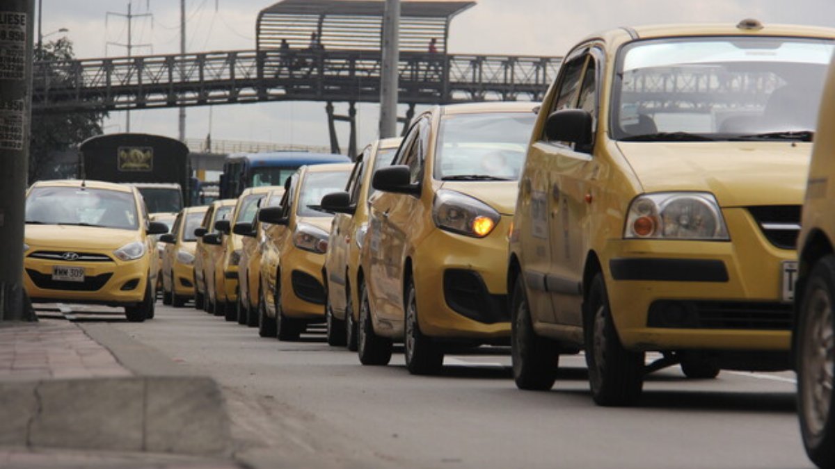 Así avanza el paro de taxistas en Bogotá 3 Así avanza el paro de taxistas en Bogotá Desde anoche emepezaron los bloqueos por parte del gremio de taxistas. Hoy se han presentado dificultades viales en varios puntos de la ciudad, incluido el municipio de Soacha.