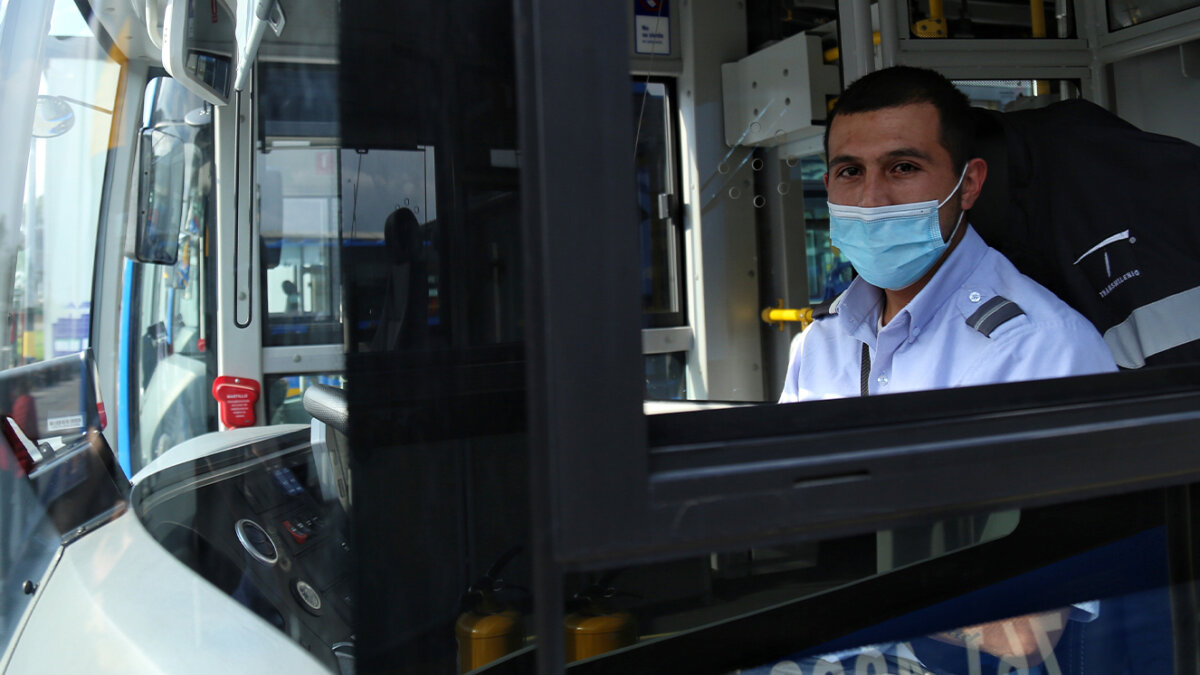¡Pille! Empresa de transporte busca personal 2 ¡Pille! Empresa de transporte busca personal Vaya arreglando su hoja de vida, porque los consorcios encargados de la operación de TransMilenio, TransmiCable y Sitp tienen vacantes laborales para todos los gustos. Lo mejor es que son contratos directamente con las compañías afiliadas al sistema de TM, lo que garantiza un mejor salario y también las otras prestaciones de ley.