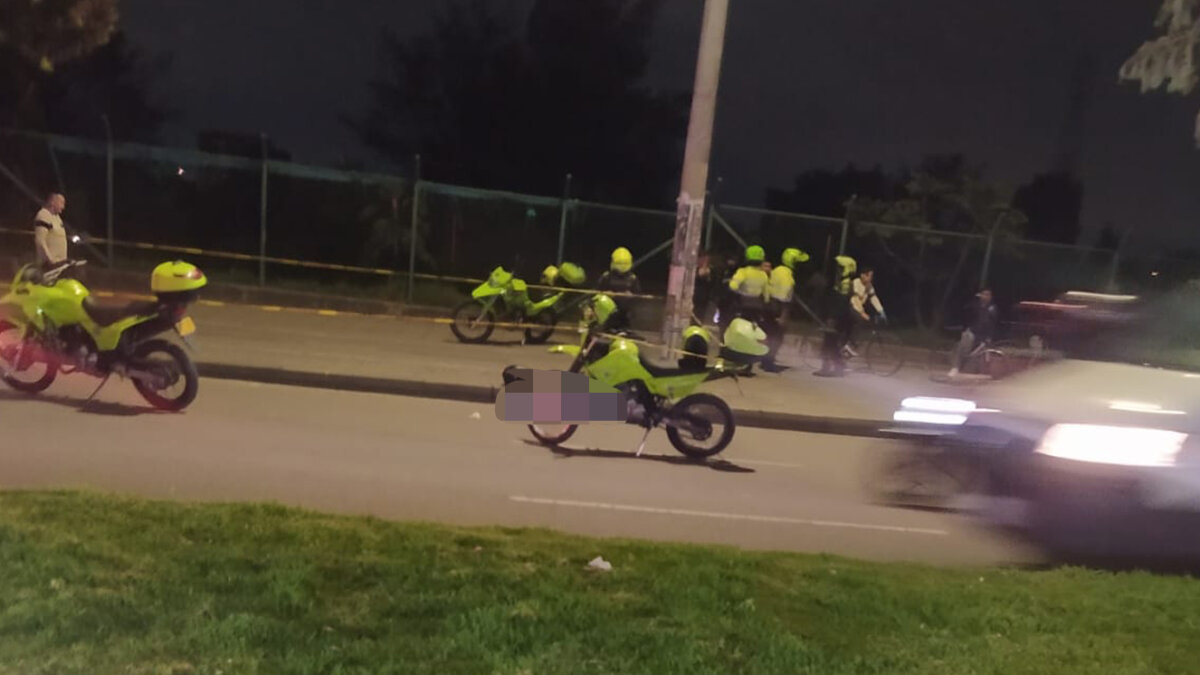 Trágica jornada para moteros en Suba Entre la noche del viernes y la madrugada del sábado, dos motociclistas sufrieron aparatosos accidentes en diferentes vías de la localidad de Suba. Aunque fueron hechos aislados desafortunadamente, ambos fallecieron de forma similar. En Q'Hubo le contamos como sucedió.