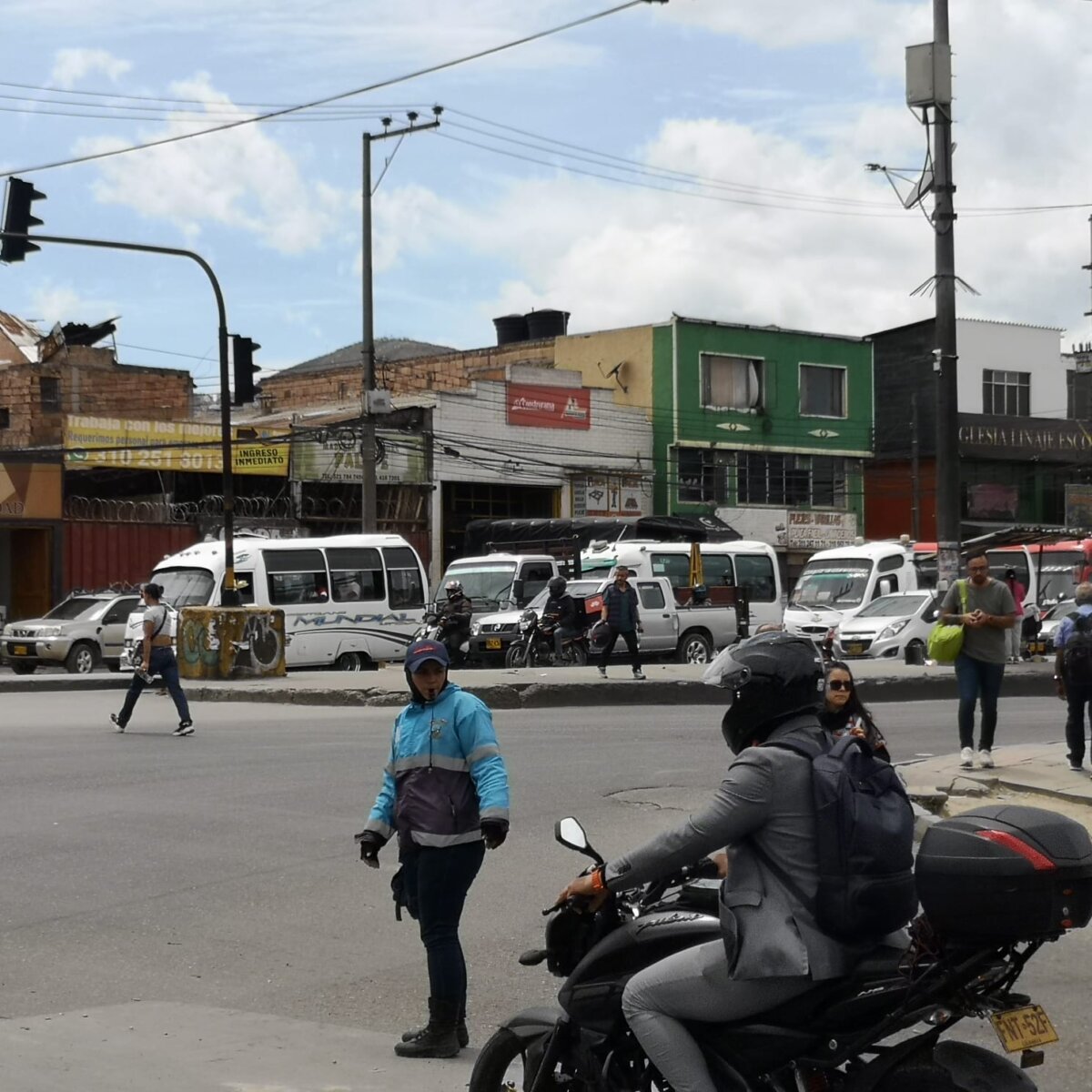 Vio morir a su hermano en la Autopista sur En medio de un juego, el hombre perdió el control y lastimosamente terminó siendo llevado por una mula en plena Autopista Sur.