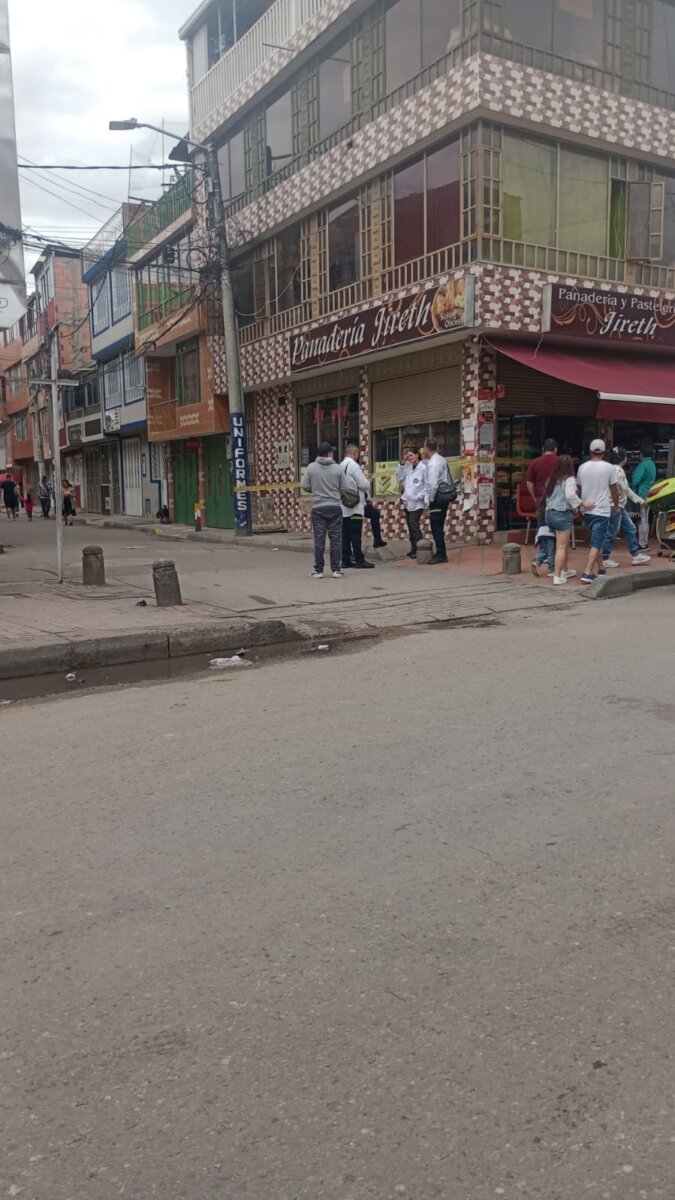 Violenta riña en Kennedy En medio de una fuerte discusión, se presentó un crimen a bala en el sector de El Amparo, en Kennedy.