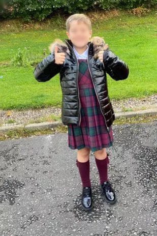 Niño de siete años decidió usar falda en la escuela: así reaccionan sus compañeros 1 Niño de siete años decidió usar falda en la escuela: así reaccionan sus compañeros