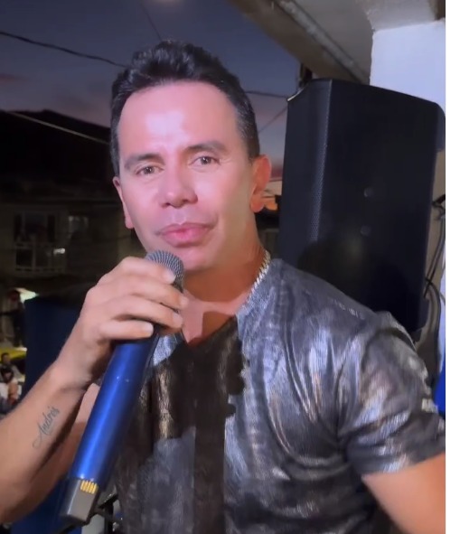 “Sí sabe quién soy”: la reacción de Jhonny Rivera porque lo confundieron con Giovanny Ayala El cantante Jhonny Rivera vivió una curiosa situación al encontrarse en la calle con una supuesta fanática que lo confundió con Giovanny Ayala.