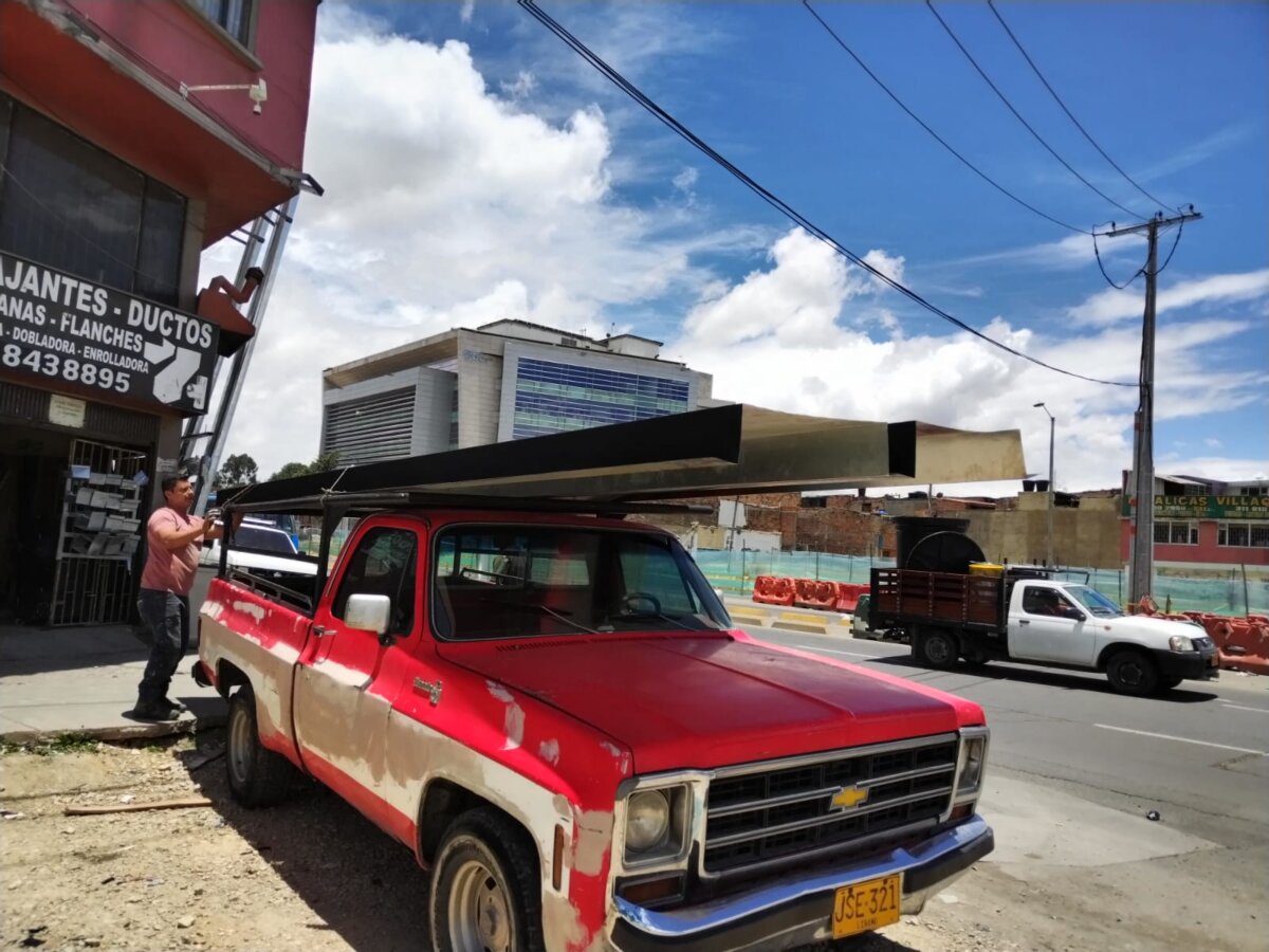 ÚLTIMA HORA: Peatón murió tras ser arrollado por un tractocamión en Kennedy Una persona murió tras se arrollada por un tractocamión en la localidad de Kennedy.