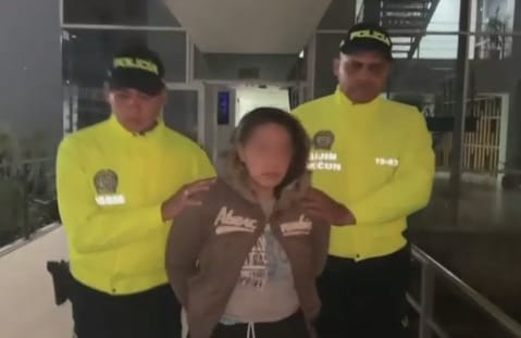 Capturan a peligrosa sicaria en Bosa 2 Capturan a peligrosa sicaria en Bosa Alias 'La Mona', una mujer de 28 años, sería la sicaria de una organización criminal.