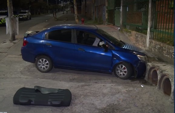 Asaltan a la mamá de Alan Ramírez en Bogotá 2 Asaltan a la mamá de Alan Ramírez en Bogotá La mamá del cantante de música popular, Alan Ramírez, fue victima de robo en el sector del Country Sur, de la localidad de Rafael Uribe.