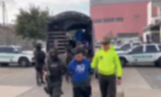 Cayó la banda delincuencial 'La Trinchera' dedicada a la venta de estupefacientes en Soacha La Policía Metropolitana de Soacha informó la captura de 5 personas señaladas de integrar la banda delincuencial conocida como 'La Trinchera', dedicada a la venta de estupefacientes en las calles del municipio vecino.