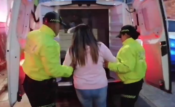 Capturan a mujer señalada de prostituir menores en un establecimiento público 1 Capturan a mujer señalada de prostituir menores en un establecimiento público La mujer prostituía a menores de edad en un establecimiento de Madrid, en Cundinamarca.