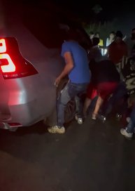 ¡Impactante! Luis Alberto Posada estuvo a punto de caer por un abismo 1 ¡Impactante! Luis Alberto Posada estuvo a punto de caer por un abismo La madrugada de este domingo, el cantante de música popular, Luis Alberto Posada y su equipo de trabajo, sufrieron un accidente de tránsito que por poco termina en una tragedia.