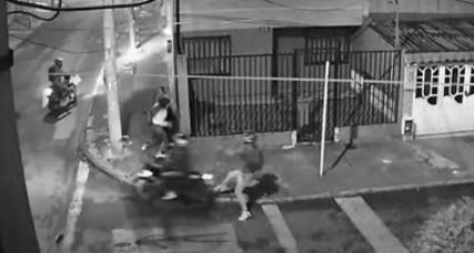 Motoladrones golpearon en el piso a 2 mujeres para robarlas en Rafael Uribe 1 Motoladrones golpearon en el piso a 2 mujeres para robarlas en Rafael Uribe