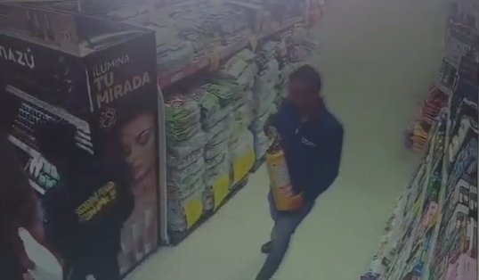 Hombre que incendió almacén en Usme es capturado Las autoridades lograron la captura de un delincuente, que sin niguna explicación, provocó un incendio en un almacén de la localidad de Usme.