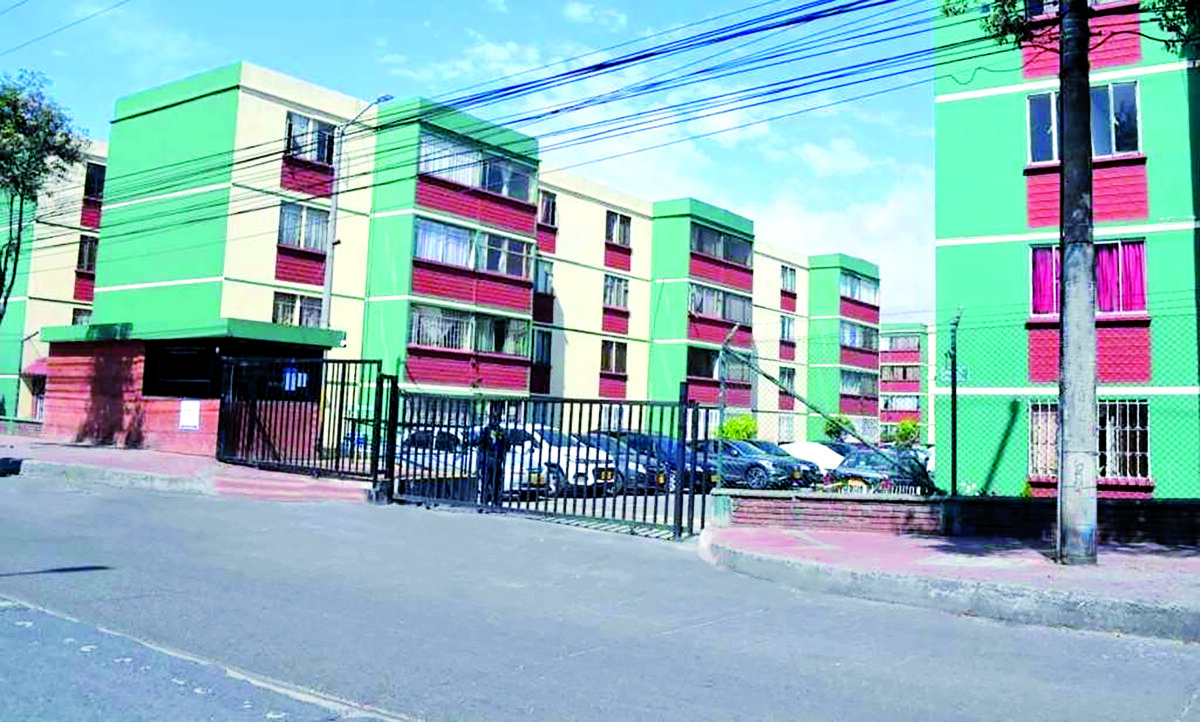 Misteriosa desaparición de Luis en Kennedy 2 Misteriosa desaparición de Luis en Kennedy Don Luis Fernando Estupiñán, de 62 años, fue visto por última vez en el barrio Casa Linda, de la localidad de Kennedy. Su familia lo busca incansablemente.