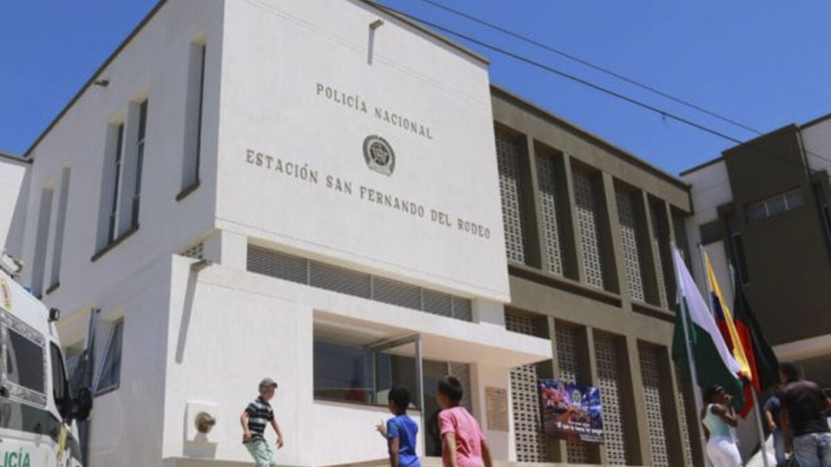 ¡Atención! Fuga masiva de presos en estación de Policía 1 ¡Atención! Fuga masiva de presos en estación de Policía En la Estación de Policía de San Fernando del Rodeo, Cúcuta, alrededor de 13 presos lograron fugarse en horas de la madrugada de este jueves.