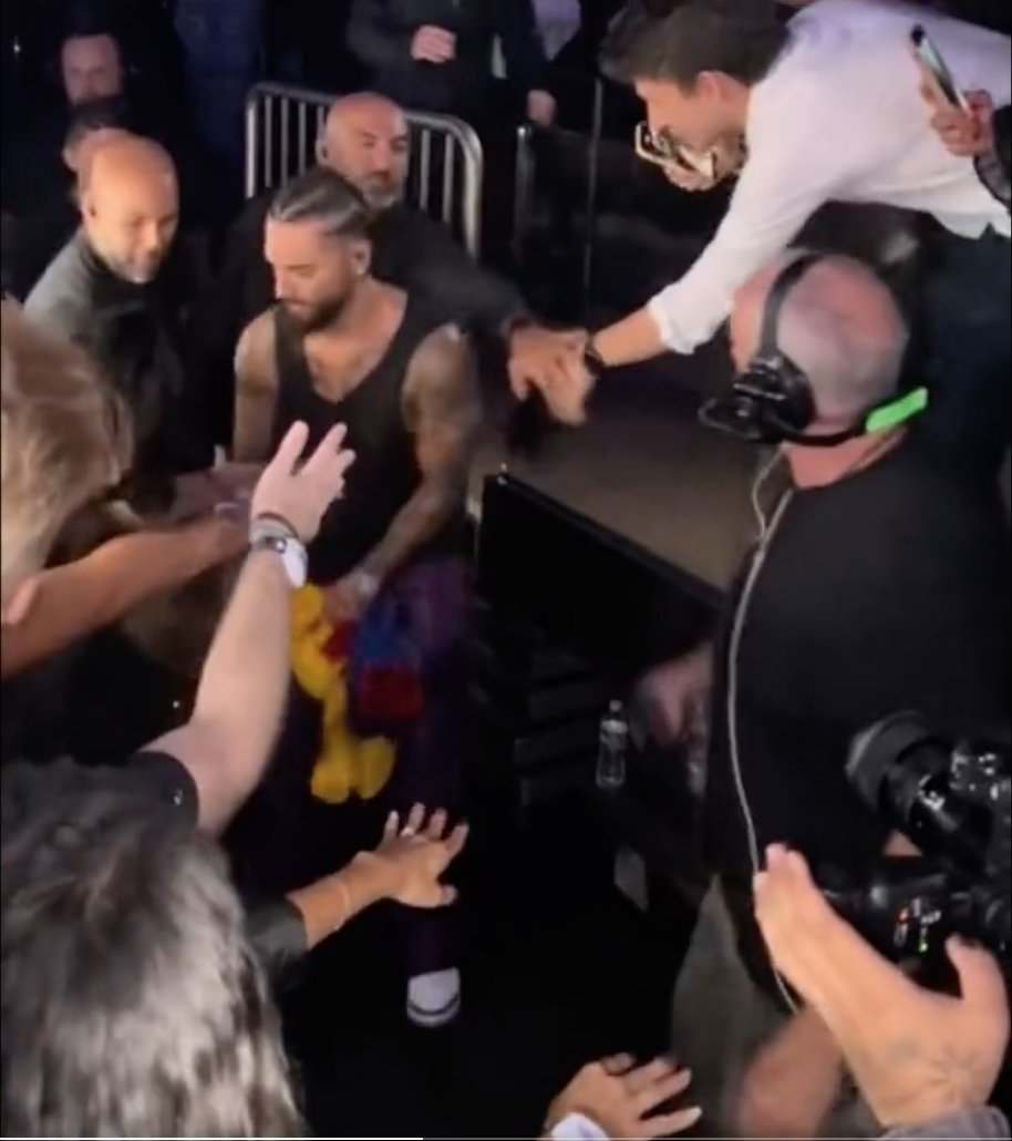 Maluma fue víctima de acoso por una mujer en pleno concierto 1 Maluma fue víctima de acoso por una mujer en pleno concierto Una mujer tocó sin permiso las partes íntimas de Maluma mientras saludaba a sus fanáticos en un concierto. Así reaccionó el cantante colombiano.