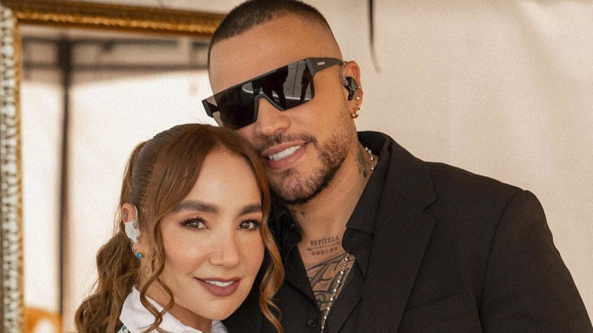 ¿Les llegó el karma? Jessi Uribe y Paola Jara estarían viviendo crisis matrimonial La popular cantante de música popular Paola Jara ha expresado su frustración a través de las redes sociales al arremeter contra su esposo, el también destacado cantante Jessi Uribe, por un hábito doméstico que ha generado controversia en las redes.
