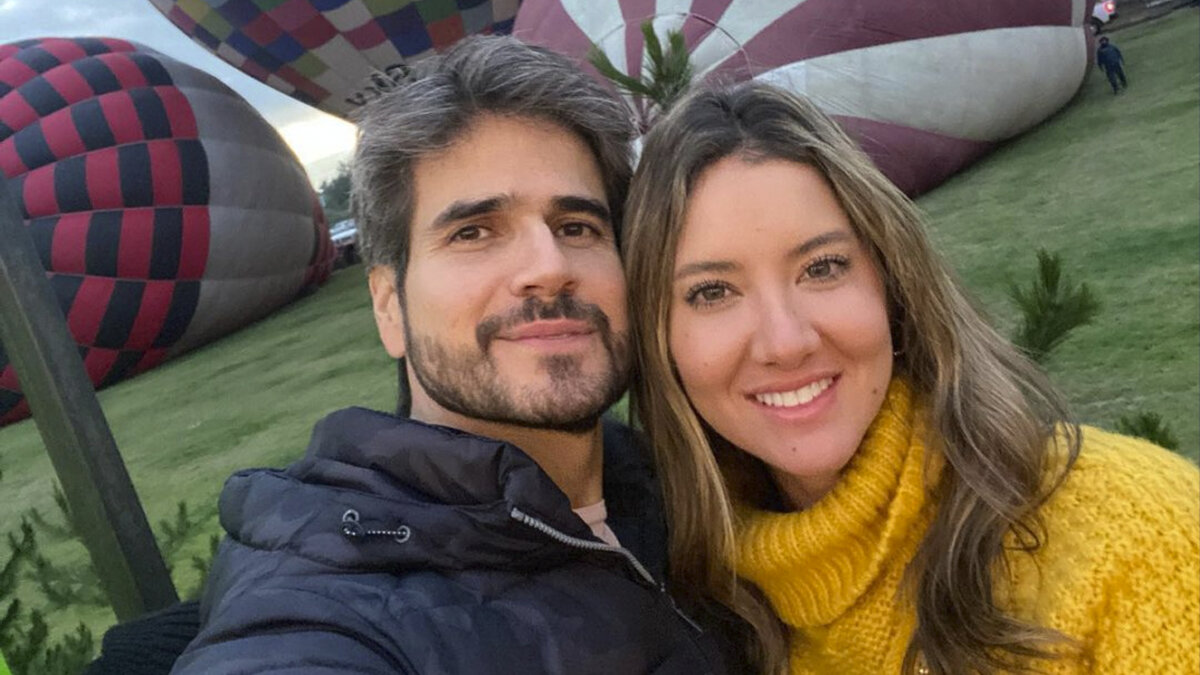 ¿Se reconciliaron o no habían terminado? Daniel Arenas y Daniela Álvarez otra vez muy junticos Los rumores de que la pareja había terminado nacieron debido a que la pareja no se veía juntos desde el pasado mes de junio, aún así, Daniela Álvarez ni Daniel Arenas habian confirmado nada.