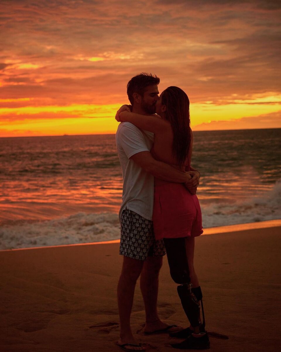 ¿Se reconciliaron o no habían terminado? Daniel Arenas y Daniela Álvarez otra vez muy junticos Los rumores de que la pareja había terminado nacieron debido a que la pareja no se veía juntos desde el pasado mes de junio, aún así, Daniela Álvarez ni Daniel Arenas habian confirmado nada.