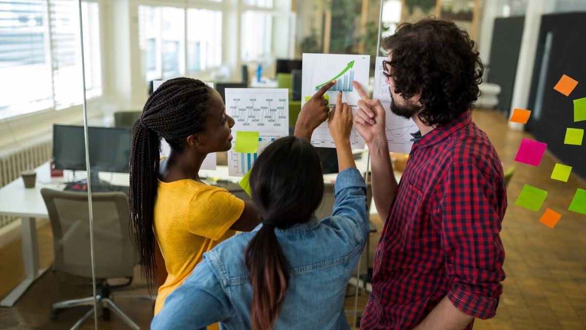 ¿Cómo hacer dinero en Colombia? Aquí algunas ideas para emprender Si estás buscando iniciar tu propio negocio en este país, aquí tienes diez ideas innovadoras y prometedoras para considerar