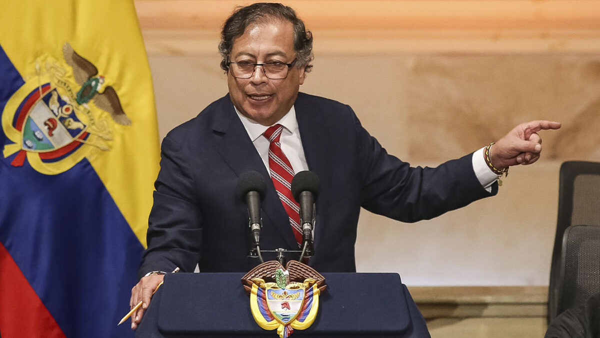 "¿Adicto a qué?": así respondió Petro a las acusaciones de supuestas adicciones La periodista María Jimena Duzán escribió una polémica columna afirmando que el presidente tenía problemas de adicción. Esto fue lo que Petro respondió.