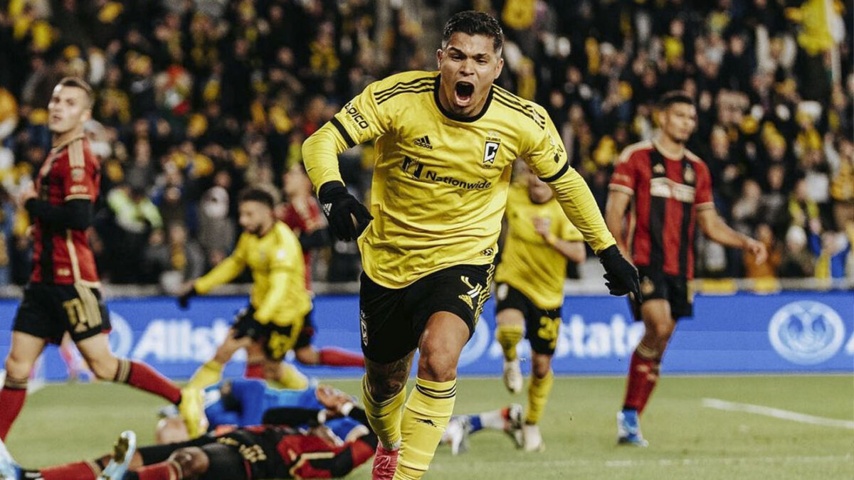 A ver si Lorenzo le pone cuidado al 'Cucho' 1 A ver si Lorenzo le pone cuidado al 'Cucho' A pocos días de conocerse la convocatoria de la Selección Colombia, para los partidos frente a Brasil y Paraguay (el 16 y 21 de noviembre), el nombre de Juan Camilo Hernández salta a la vista. Y es que el delantero viene pidiendo pista por su buen rendimiento.