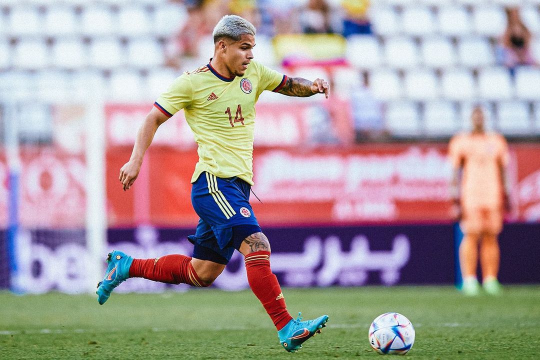 A ver si Lorenzo le pone cuidado al 'Cucho' 2 A ver si Lorenzo le pone cuidado al 'Cucho' A pocos días de conocerse la convocatoria de la Selección Colombia, para los partidos frente a Brasil y Paraguay (el 16 y 21 de noviembre), el nombre de Juan Camilo Hernández salta a la vista. Y es que el delantero viene pidiendo pista por su buen rendimiento.