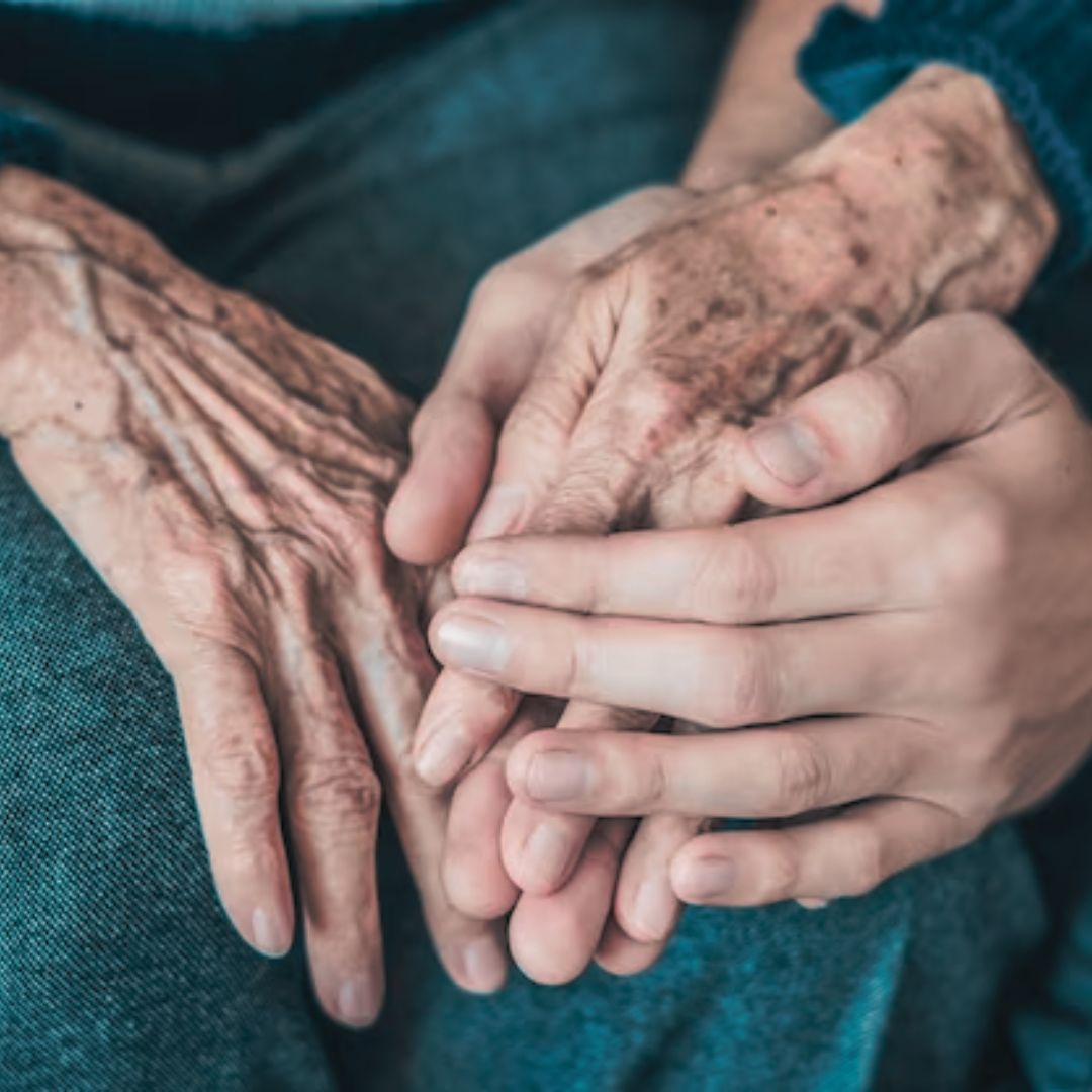 ¡Aberrante! Abuela de 90 años habría sido abusada por su nieto 1 ¡Aberrante! Abuela de 90 años habría sido abusada por su nieto Se presentó un caso de abuso sexual contra una abuelita de 90 años. Lo más repudiable del hecho, es que su propio nieto sería el violador.