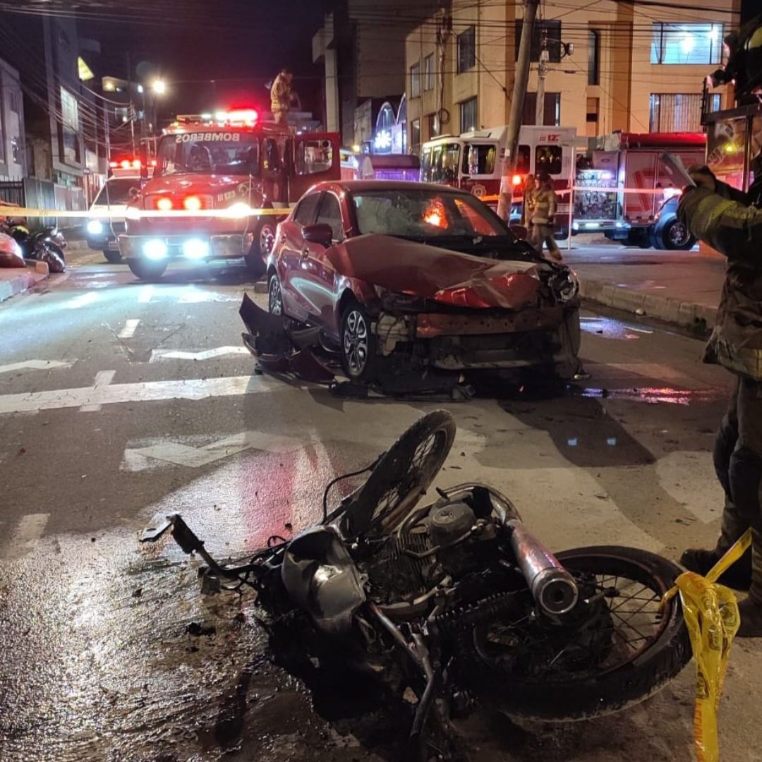 Accidente de tránsito en Chapinero terminó en incendio 1 Accidente de tránsito en Chapinero terminó en incendio En la noche del miércoles se presentó un trágico accidente de tránsito que provocó el incendio de un automóvil.