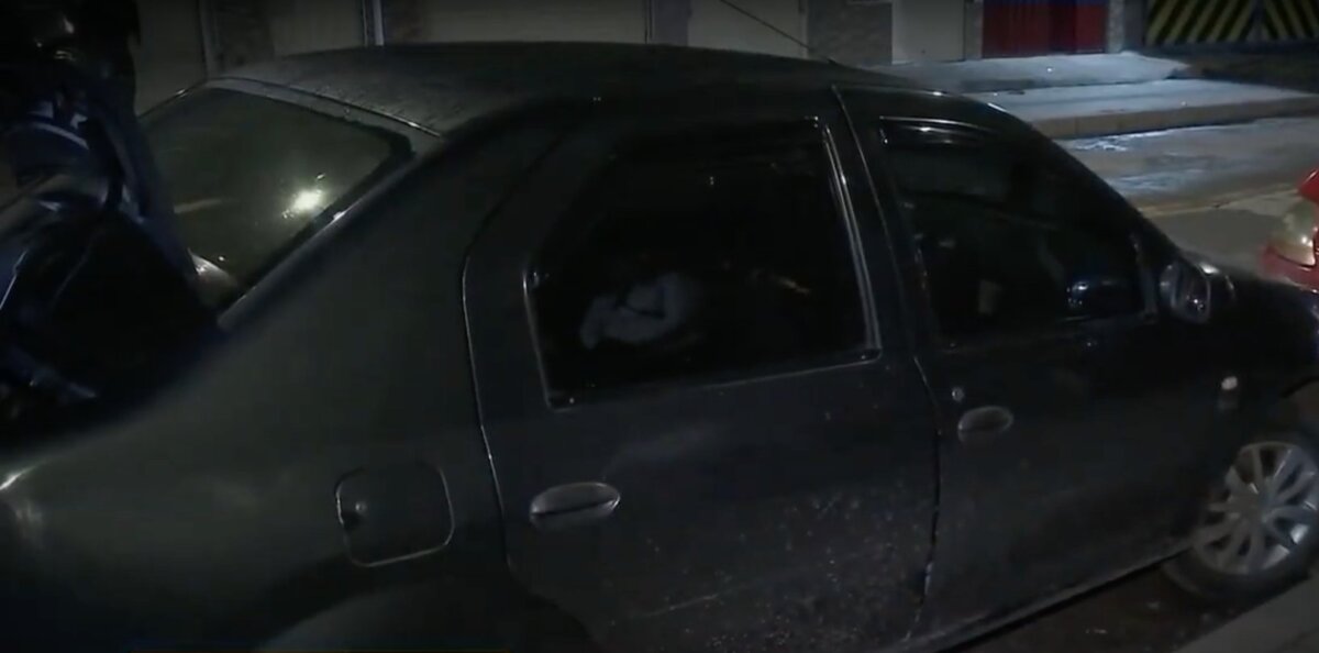 Adulto mayor fue apuñalado en intento de robo en Bosa 1 Adulto mayor fue apuñalado en intento de robo en Bosa Un hombre de 63 años fue brutalmente apuñalado por unos delincuentes que intentaron robarle su automóvil.