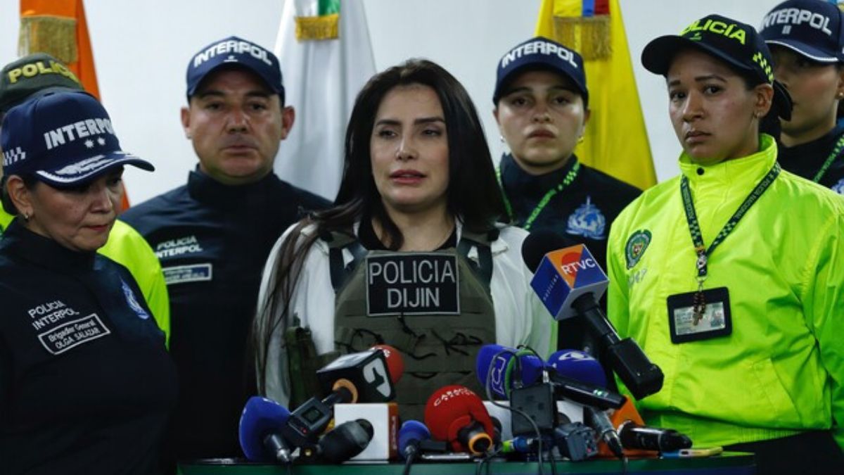 Aida Merlano irá a juicio por su cinematográfica fuga Ante el juez tercero de conocimiento de Bogotá, la Fiscalía General de la Nación acusó formalmente a la excongresista Aida Merlano Rebolledo por el delito de fuga de presos, tras huir de manera cinematográfica en 2019 mientras asistía una cita odontológica en Bogotá.