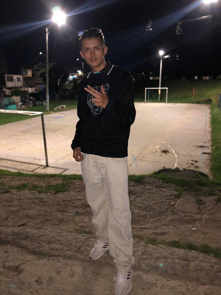 Asesinado por sicarios en Porvenir 2 Asesinado por sicarios en Porvenir De luto amaneció una familia este domingo en el municipio de Mosquera (Cundinamarca), debido a que sicarios en motocicleta acabaron a tiros con la vida de uno de sus integrantes.