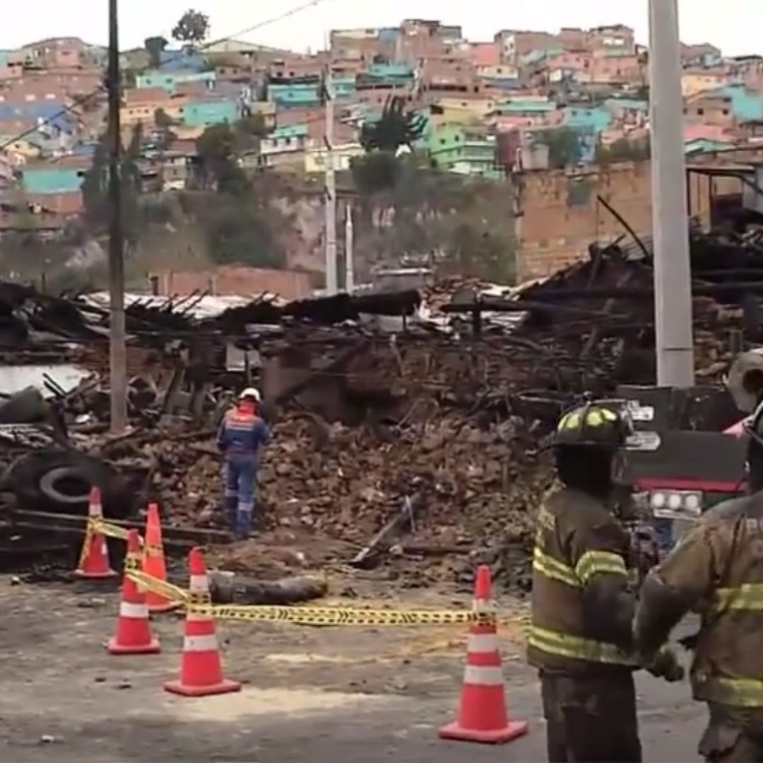 Así amaneció el barrio Meissen luego del impactante incendio Un panorama desolador presencian los habitantes del barrio Meissen, luego de que las llamas consumieran varias viviendas del sector en la tarde del jueves 9 de noviembre.