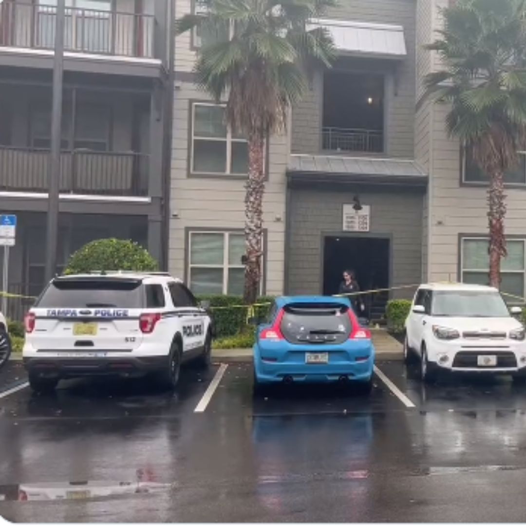 Brutal asesinato de una colombiana y su hija en Estados Unidos Una colombiana y su hija fueron asesinadas con arma blanca en Tampa, Florida. El principal sospechoso es su pareja sentimental, quien es buscado por las autoridades.